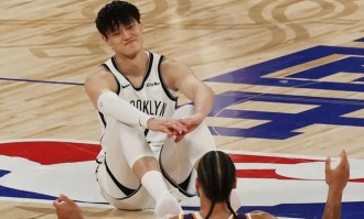 曾凡博谈篮网首秀：很幸运 受伤后能打高水平比赛