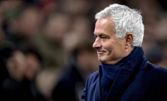 穆帅完胜孔蒂！本菲卡2-0那不勒斯，魔力鸟给意甲冠军上了一课