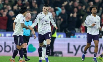 利物浦迎来利好？曼联与切尔西均遭遇保级队顽强抵抗，欧冠争夺形势再起波澜