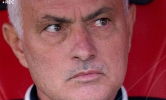 2025足坛大事件（二）：穆帅下课滕哈格再演黑色幽默，利物浦崩盘