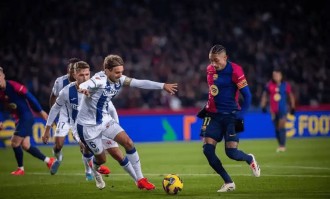 西甲焦点｜巴萨11连胜冲冠遇阻？皇家社会主场凭体能死磕残阵领头羊